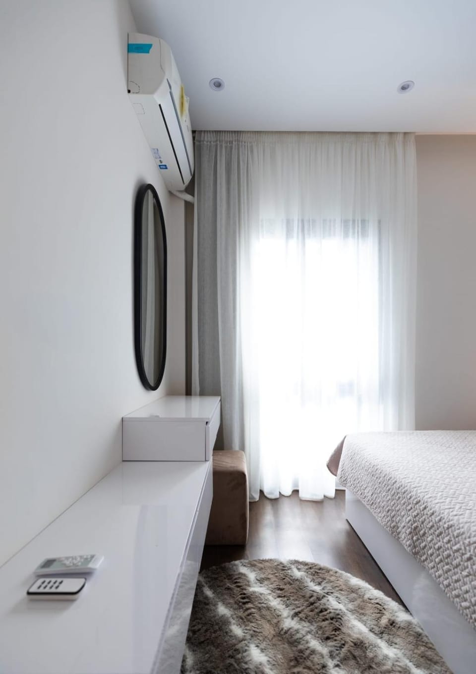 Bedroom, air conditioner