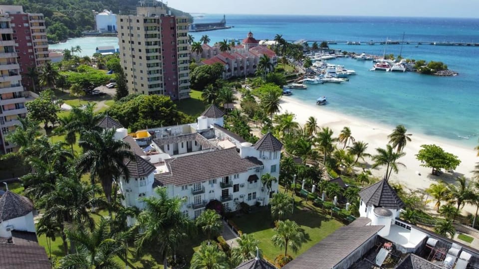 Beautiful Beachview 2 Bebroom Loft at Sandcastles Apartment in Ocho Rios