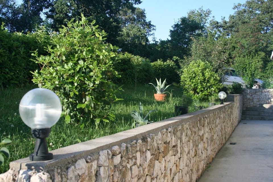 Location, children, Family