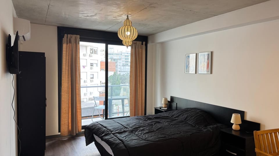 Bed, TV and multimedia, Bedroom