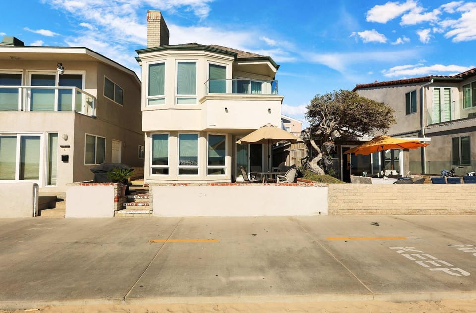 Seashore Sun and Fun - On Beach House in Balboa Peninsula