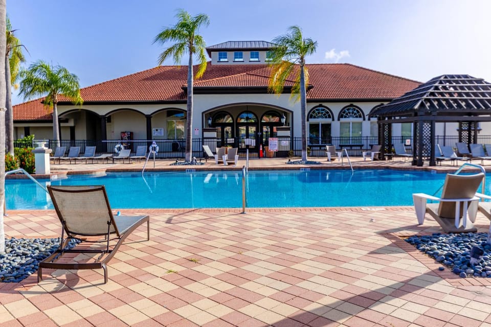 Special Offer Fantastic Townhome with Pvt Pool and Lake view near Disney House in Kissimmee