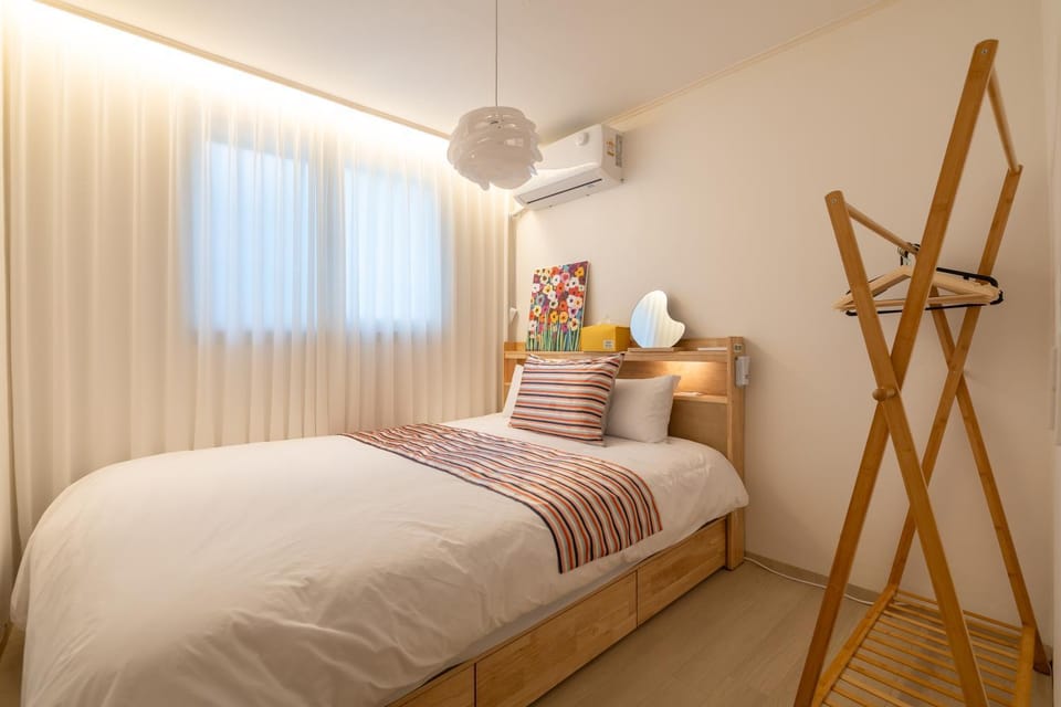 Bed, Bedroom, air conditioner