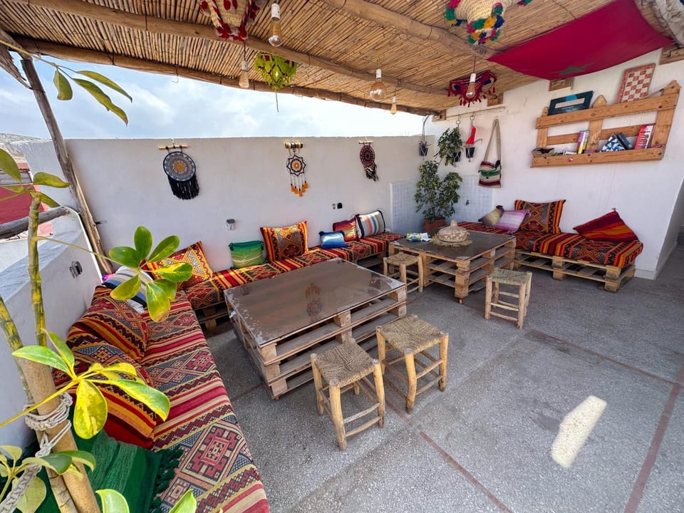 Day, Seating area
