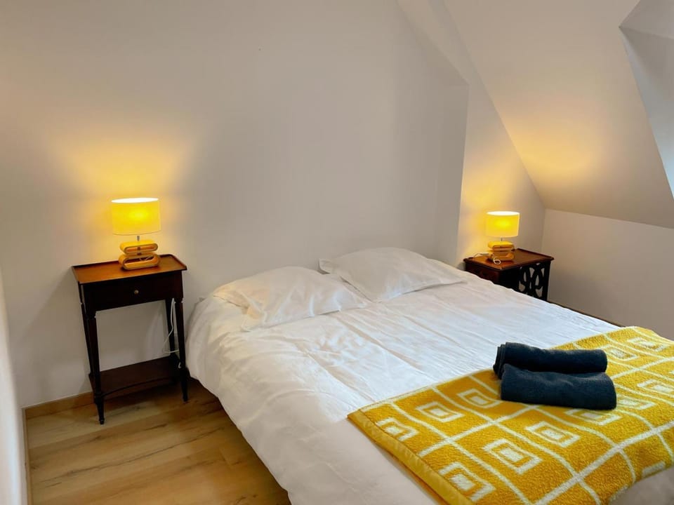 Le Moulin de Ronsard : Demeure spacieuse, jardin et vue sur le Loir - 8 personnes - FR-1-491-459 House in Centre-Val de Loire