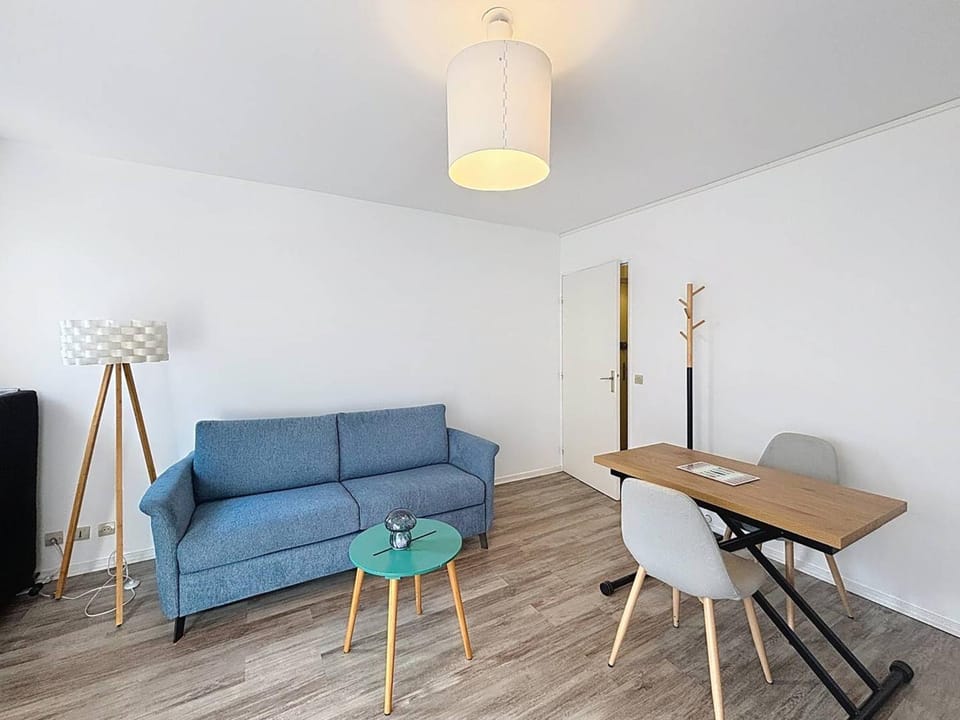 Charmant T1 avec balcon près plage et centre Cabourg - FR-1-465-126 Apartment in Cabourg