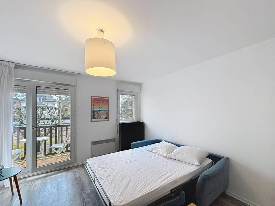 Charmant T1 avec balcon près plage et centre Cabourg - FR-1-465-126 Apartment in Cabourg