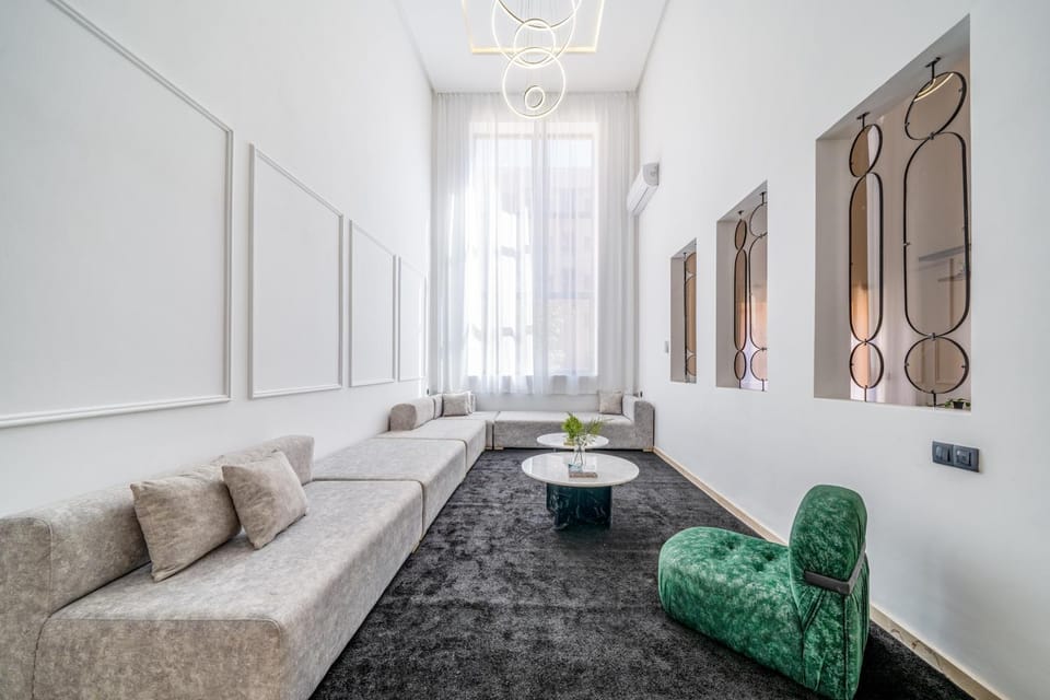 Living room, Seating area