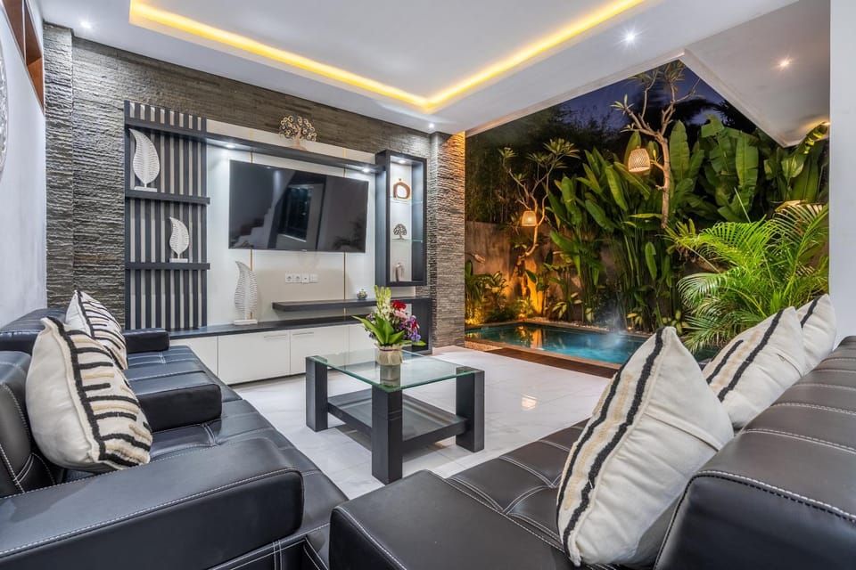 Living room, Swimming pool