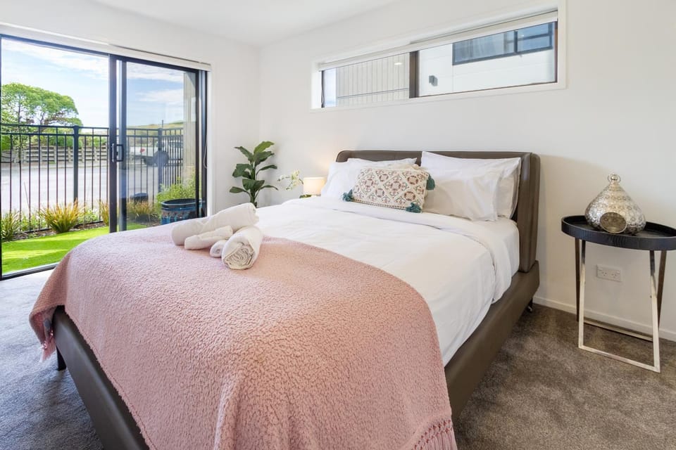 Bed, Balcony/Terrace, Bedroom, towels