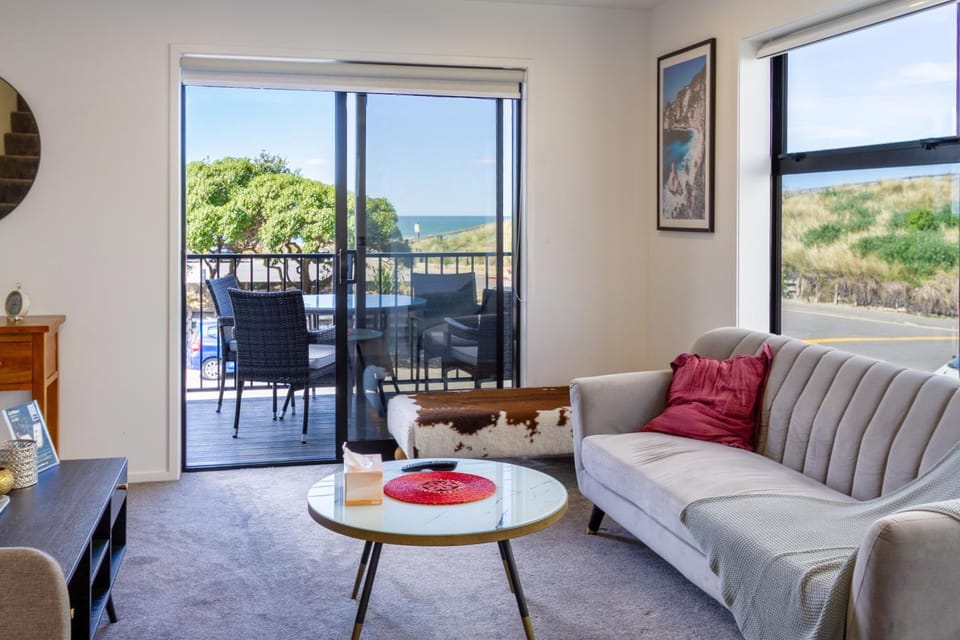 Balcony/Terrace, Living room, Decorative detail, Sea view