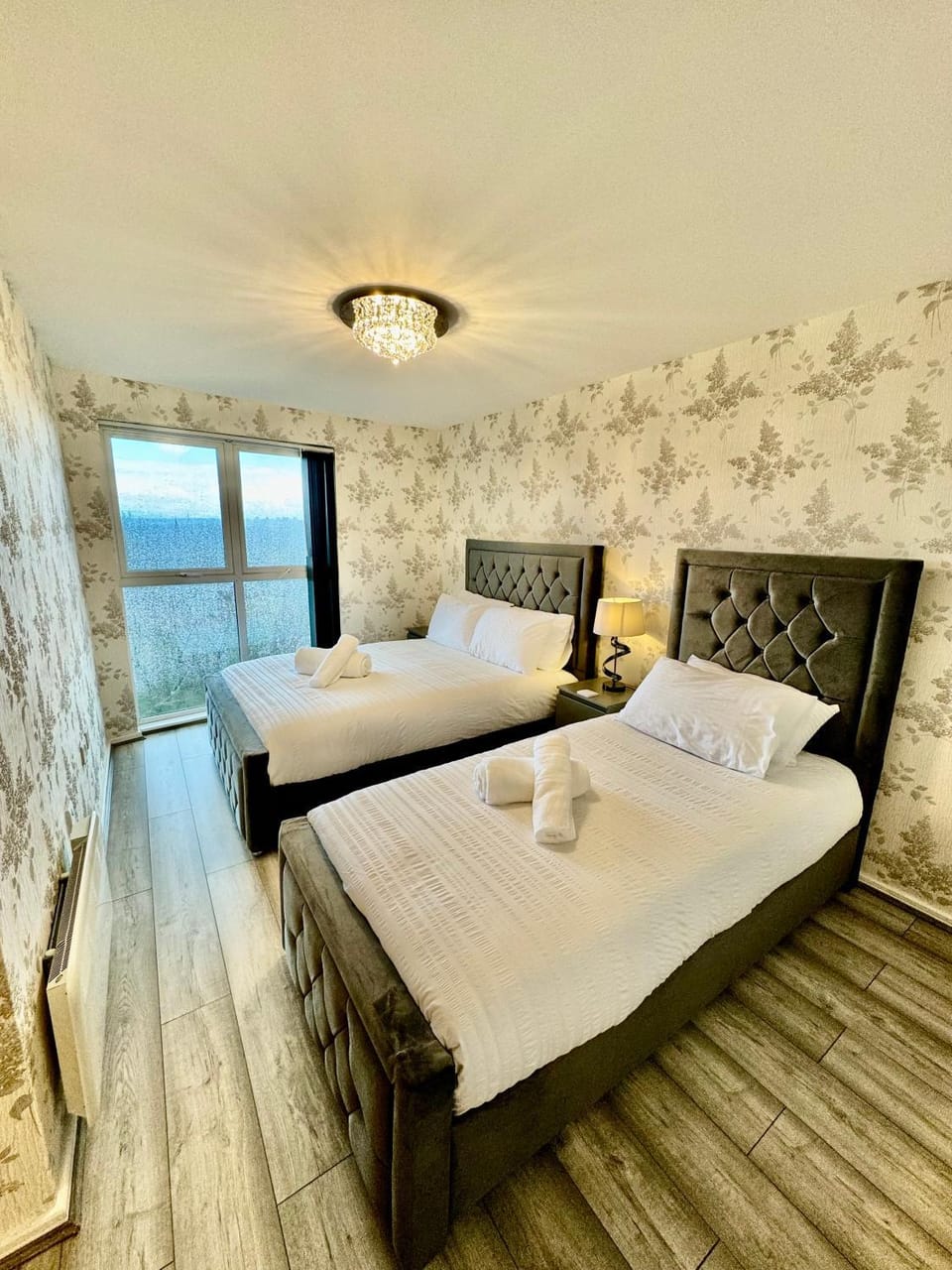 Bedroom, towels
