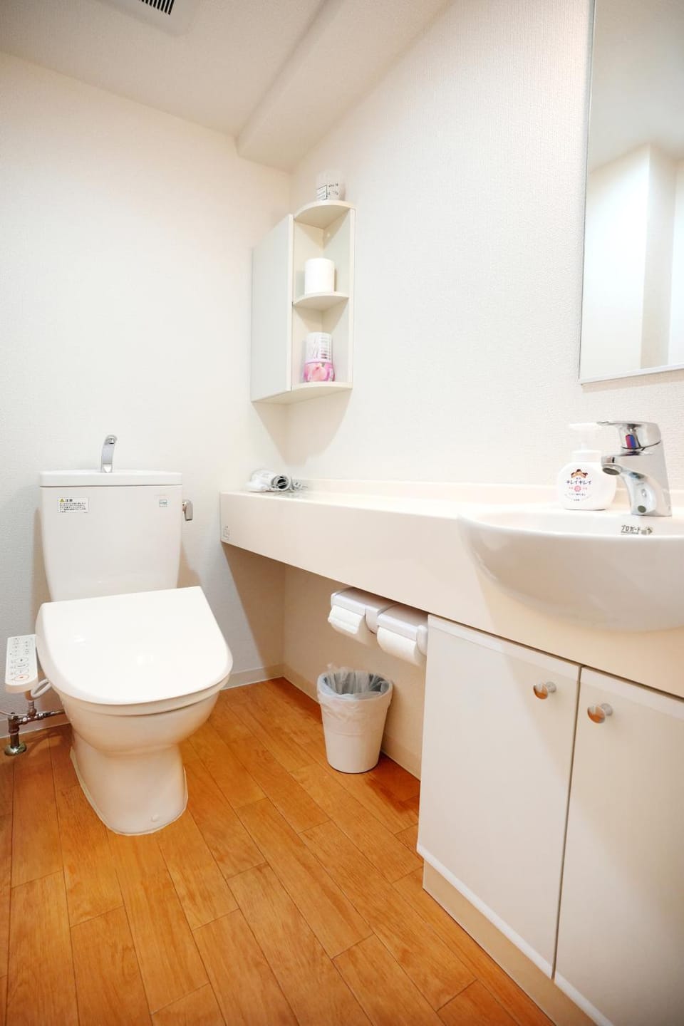 Toilet, bidet