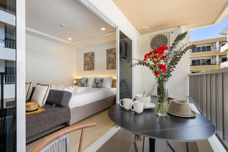 Seating area, Bedroom