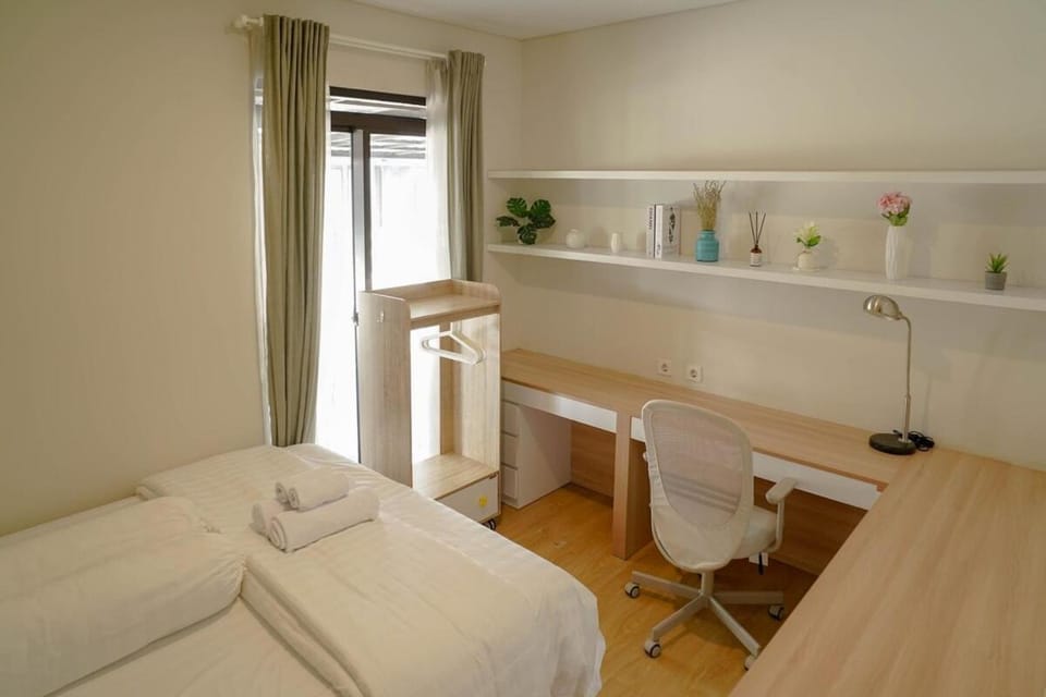 Photo of the whole room, Bedroom, towels
