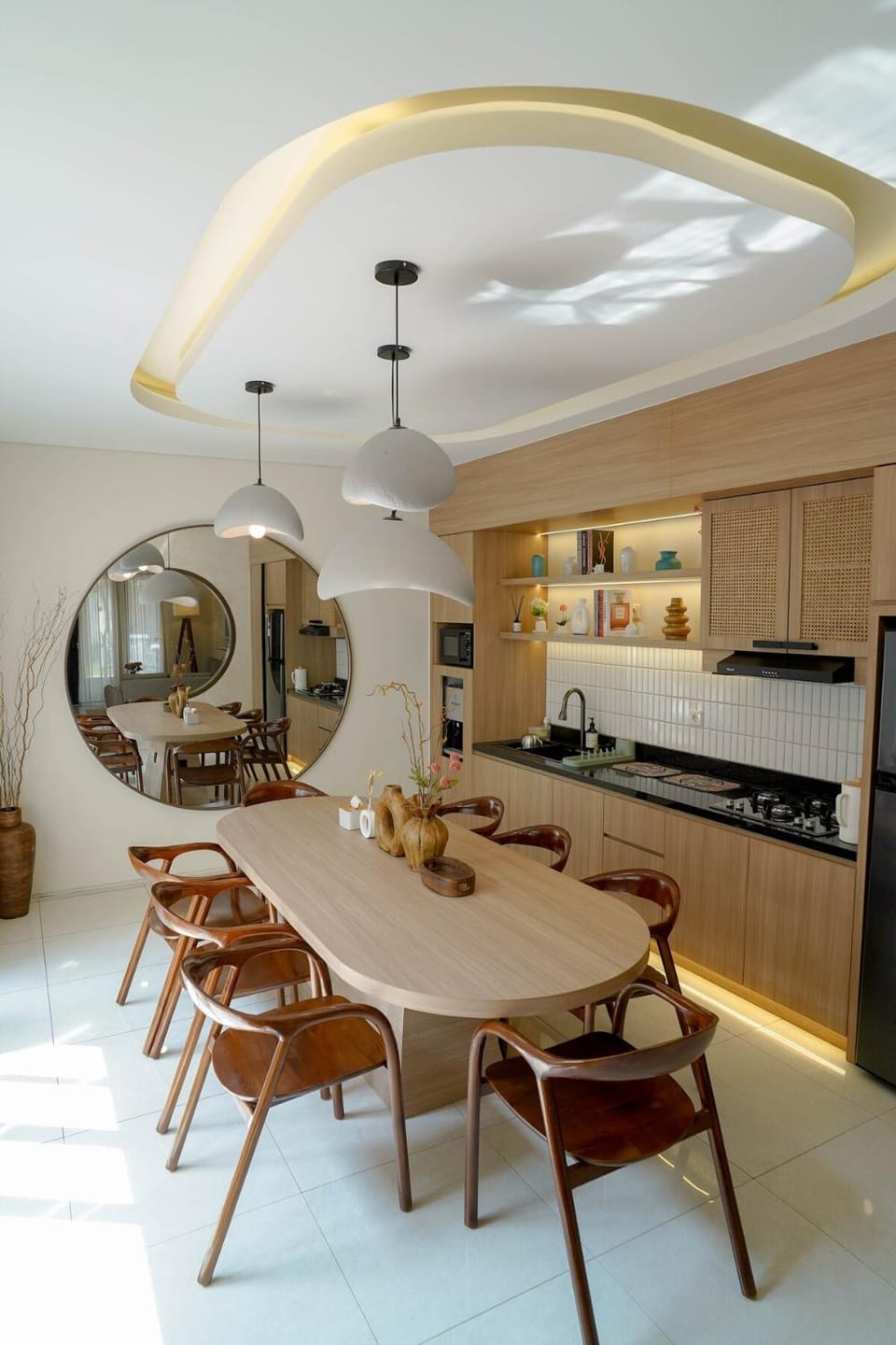 Kitchen or kitchenette, Dining area, stove