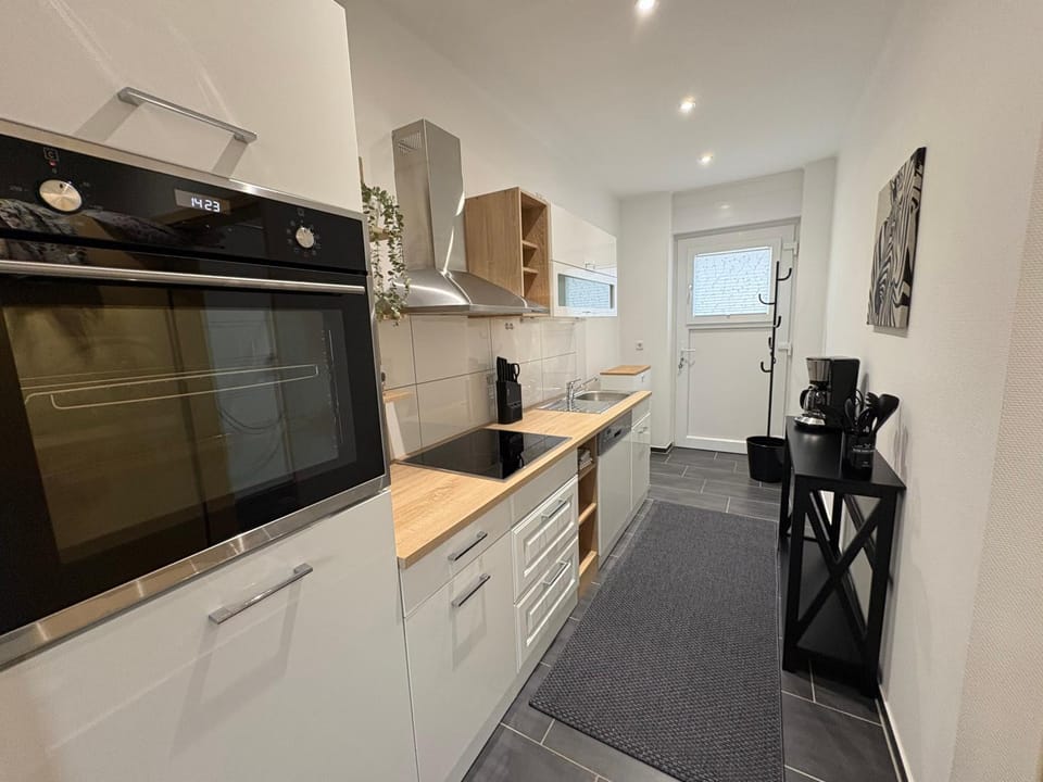 Kitchen or kitchenette, dishwasher, oven, pet friendly, stove