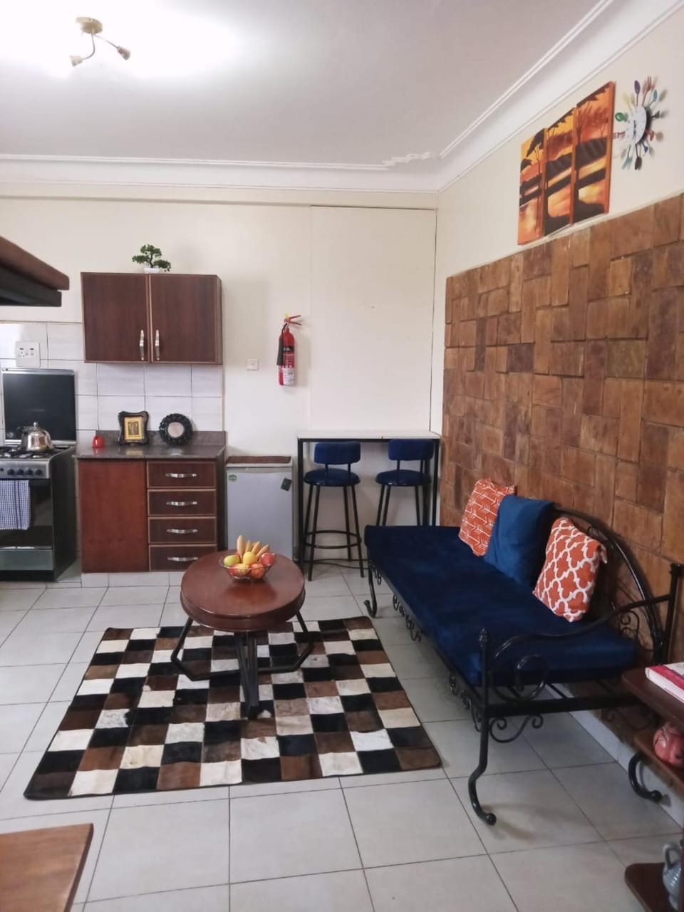 Kitchen or kitchenette, Living room