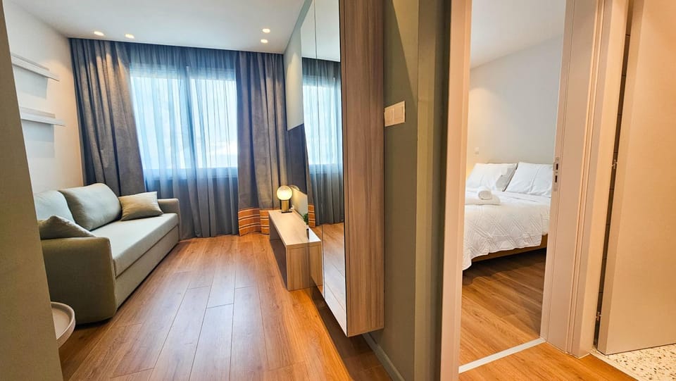 Bed, TV and multimedia, Living room, Seating area, Bedroom