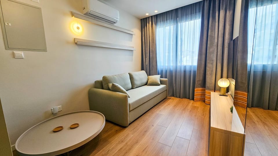 Living room, Seating area, air conditioner