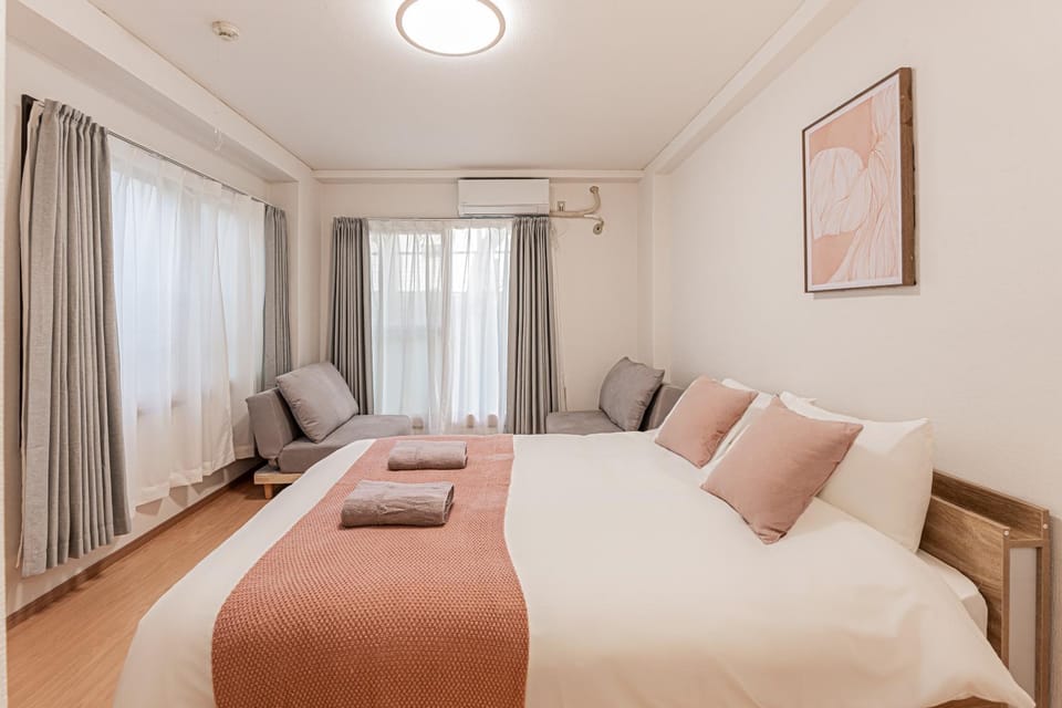 Bedroom, towels, air conditioner
