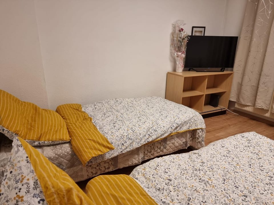Bed, Photo of the whole room, Evening entertainment, Bedroom