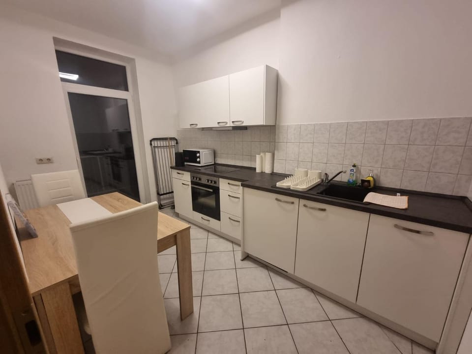Kitchen or kitchenette, Dining area, dishwasher, oven, stove