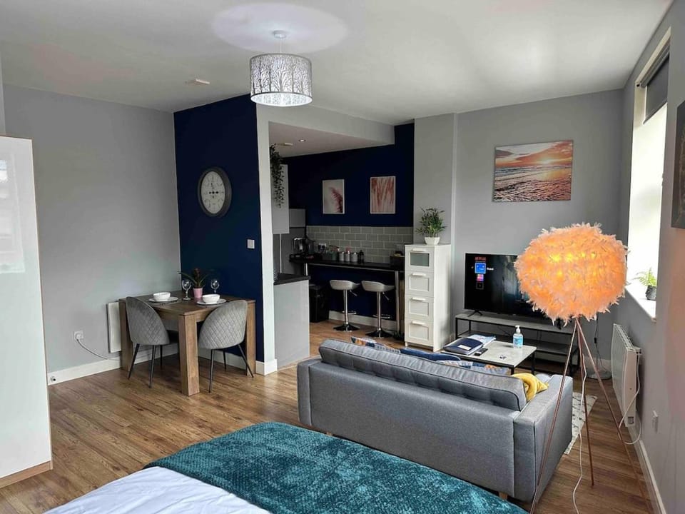 Spacious and homely city centre studio Apartment in Coventry