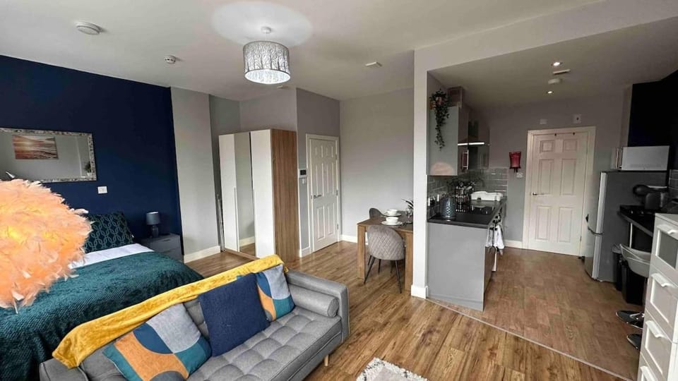 Spacious and homely city centre studio Apartment in Coventry