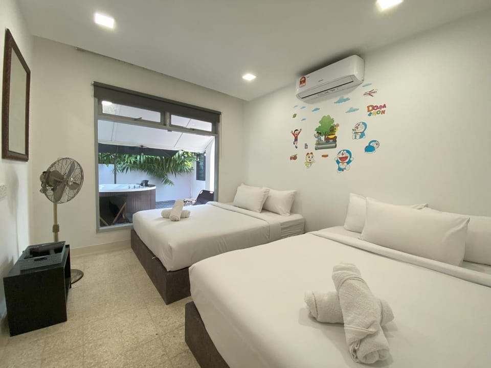 Bed, Photo of the whole room, Bedroom, towels, air conditioner