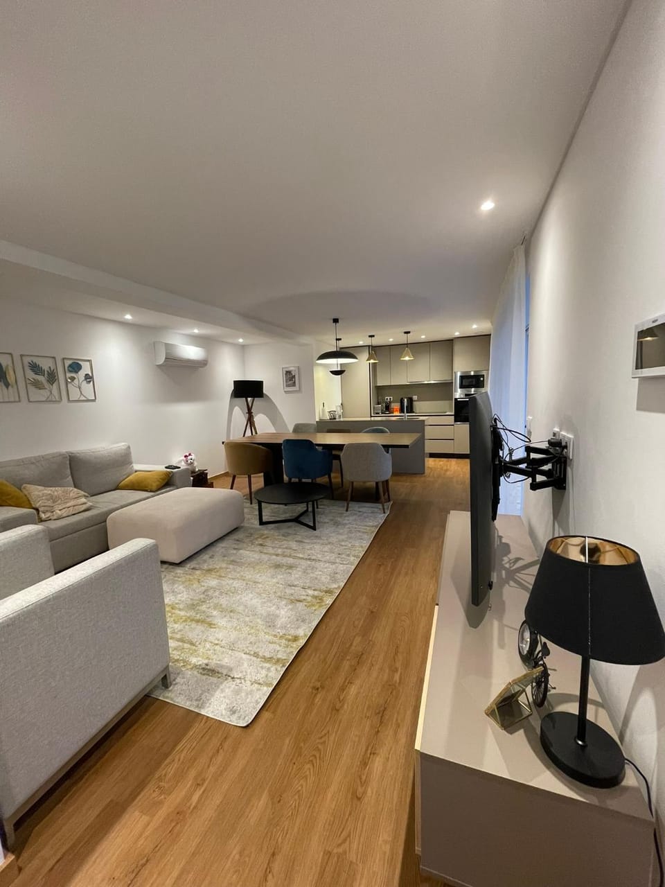 TV and multimedia, Kitchen or kitchenette, Living room