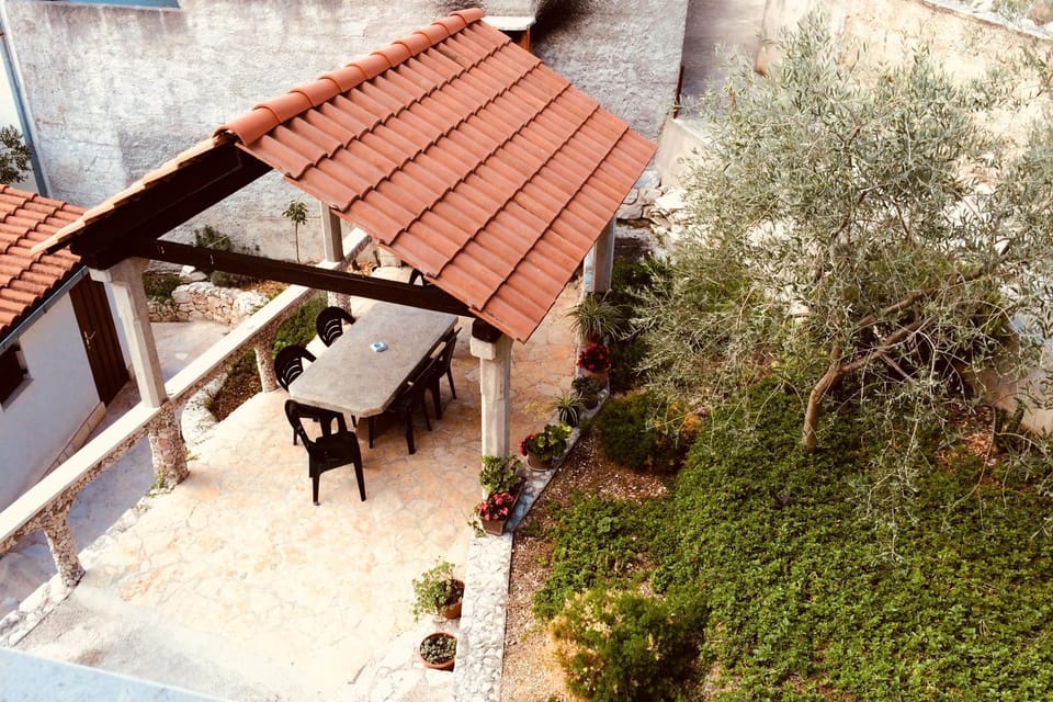 Location, children, Family