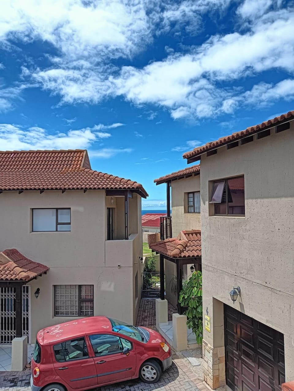 3 Bedroom home in Jbay Central, 800m from beach House in Eastern Cape