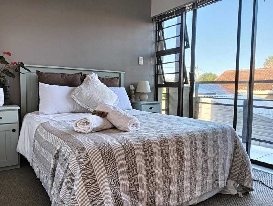3 Bedroom home in Jbay Central, 800m from beach House in Eastern Cape
