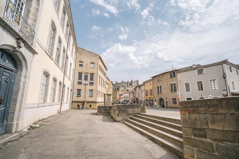 Day, Neighbourhood, Landmark view, Street view