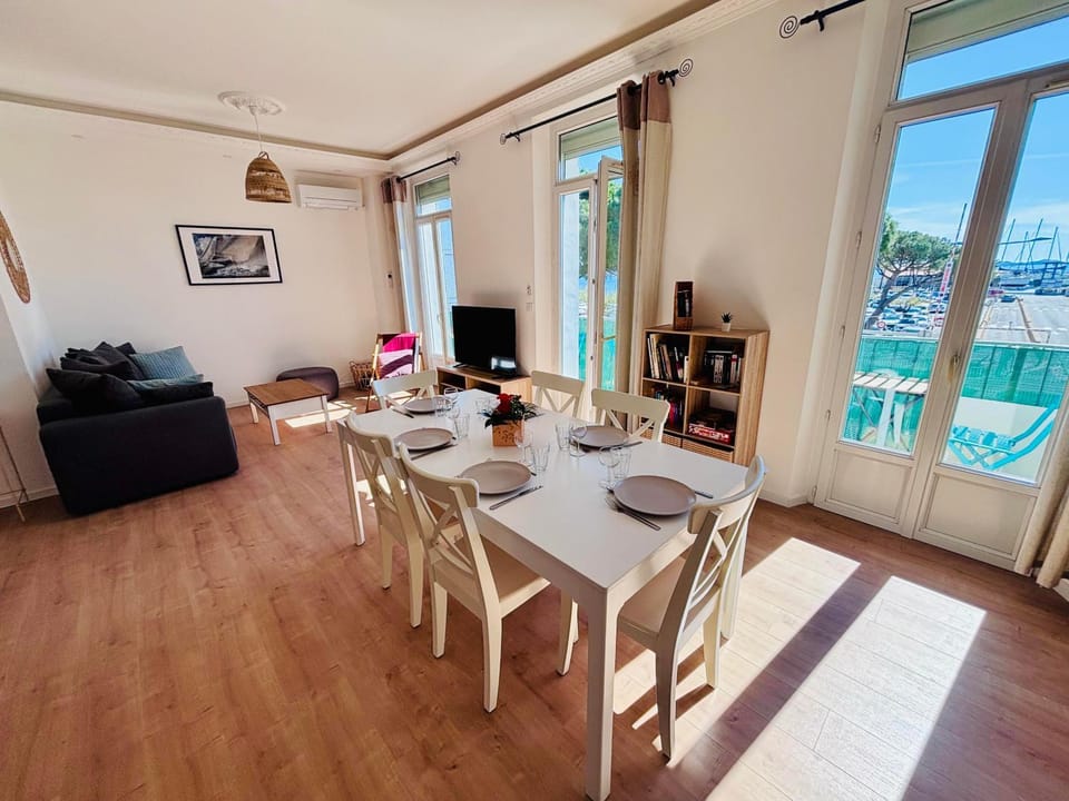 TV and multimedia, View (from property/room), Balcony/Terrace, Living room, Dining area