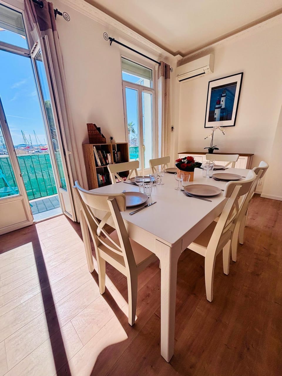 Magnifique appartement T3 refait à neuf Port Bandol Apartment in French Riviera