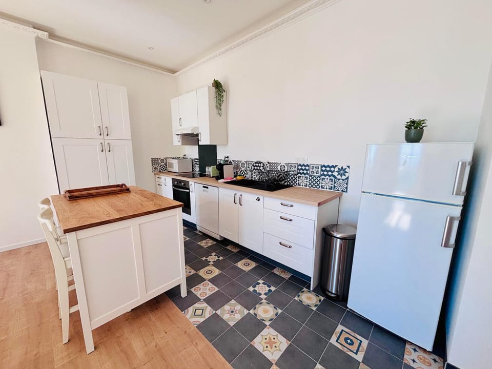 dishwasher, oven, stove