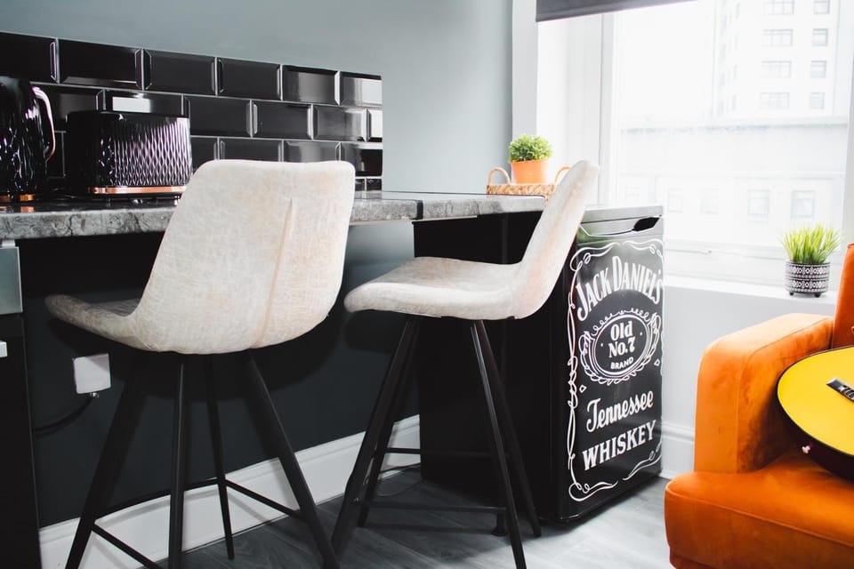 Kitchen or kitchenette, Seating area, Dining area