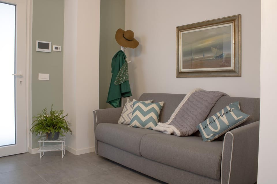 Living room, Seating area, Floor plan, internet, air conditioner