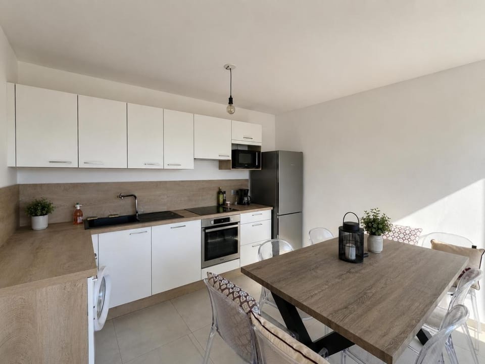 Appartement dans résidence avec piscine Apartment in Calvi