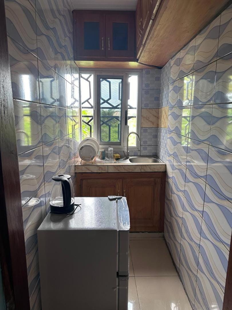 Kitchen or kitchenette, minibar