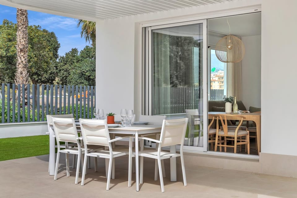 Patio, Day, Garden, Dining area, Garden view