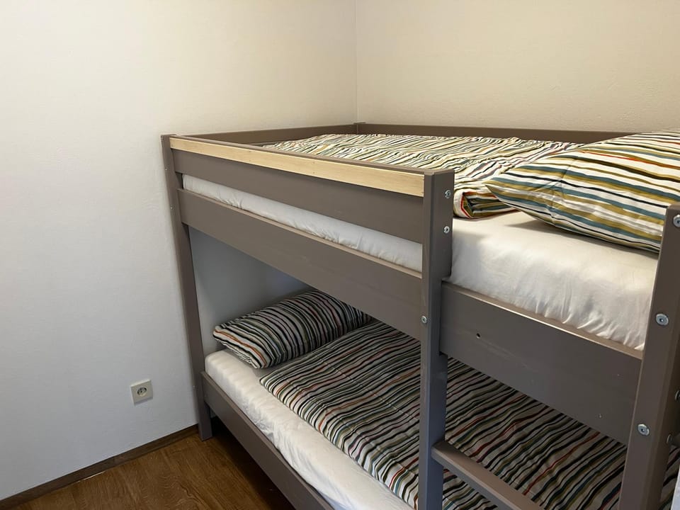 Bed, Bedroom, bunk bed