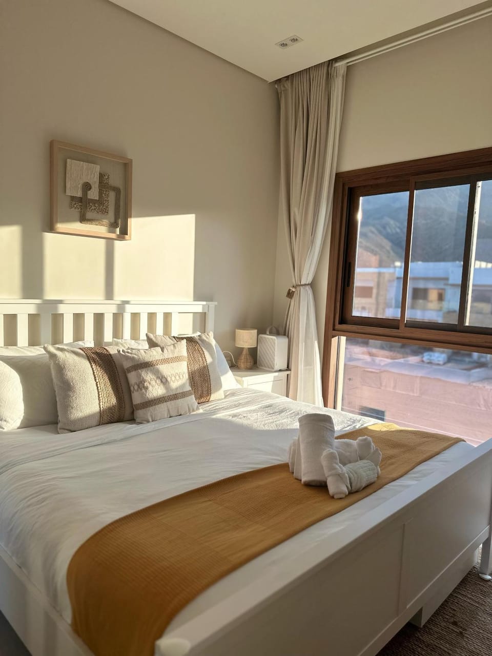 Bed, Photo of the whole room, Bedroom, towels