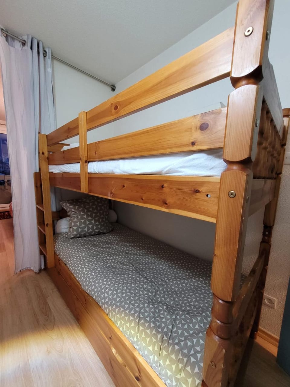 Bed, bunk bed