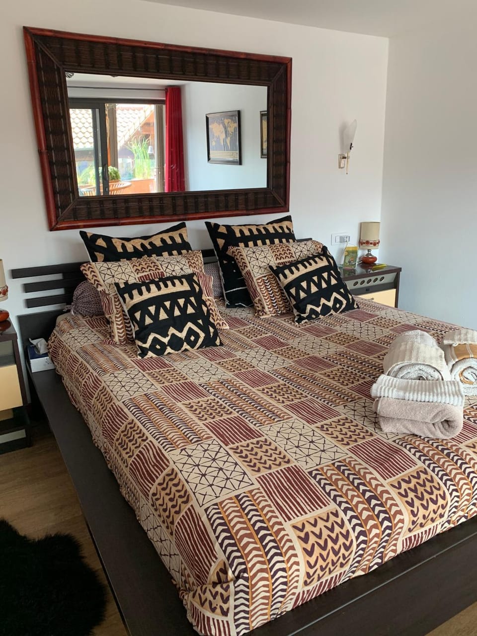 Bed, Photo of the whole room, towels
