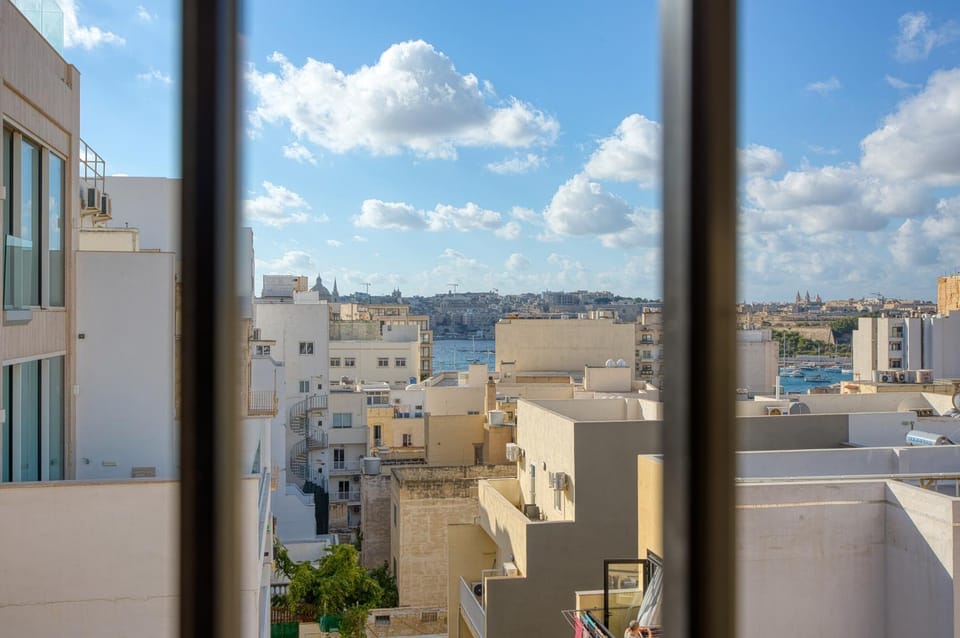 Stella Maris - 'Star of the Sea' Penthouse-Sliema Apartment in Sliema