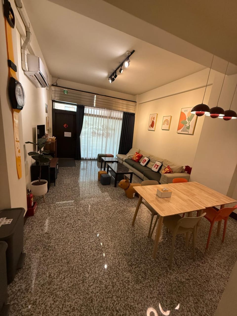 Living room, Seating area
