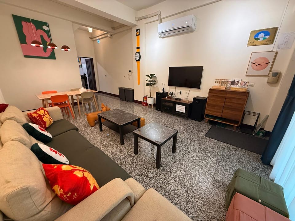 Communal lounge/ TV room